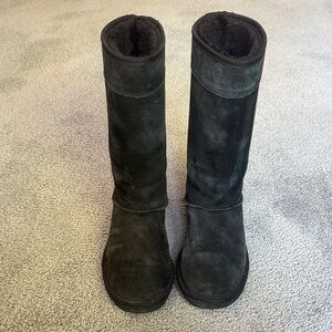 Lamo Black Suede, Faux Fur Lined Boots. Inside Length 9.75”, Size ~7.5